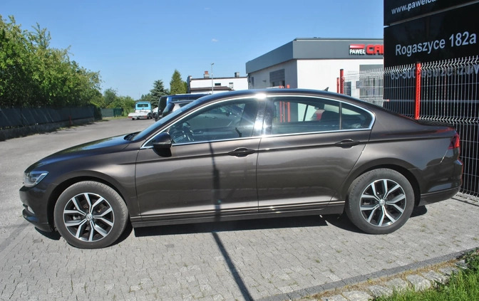 Volkswagen Passat cena 64900 przebieg: 146480, rok produkcji 2017 z Czersk małe 277